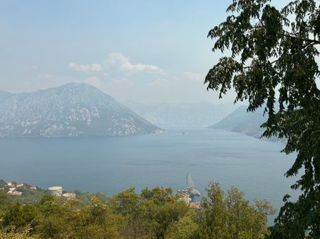 Montenegro schlafen: Vom Hostelbett zur Stein-Villa 🏔️