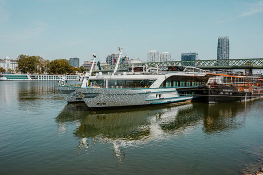 Flusskreuzfahrten in Europa: Warum kleine Schiffe große Vorteile bieten 🚢