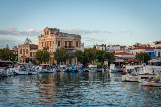 7 griechische Städte, die mir Athen vergessen ließen 🏛️