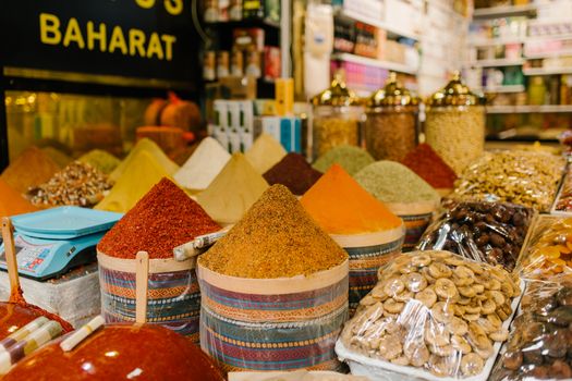 Istanbul für Erstbesucher: Fähren, Bazare und Viertel