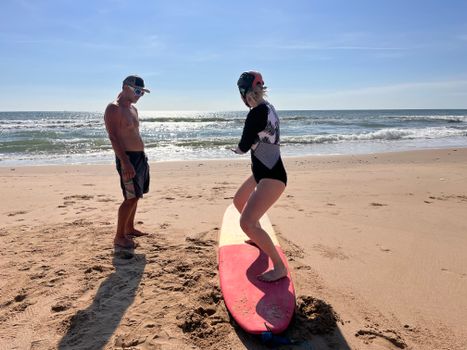 Surfen für Anfänger: 7 europäische Spots, die wirklich funktionieren 🌊