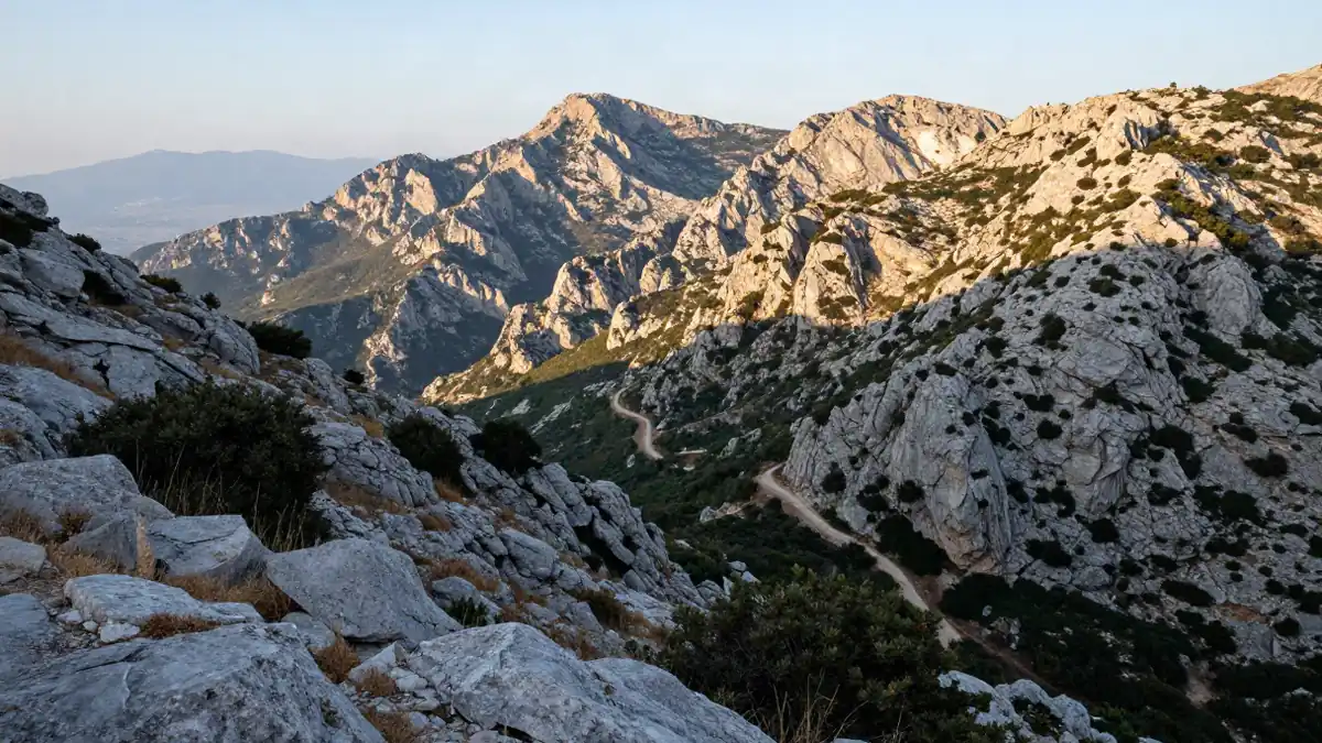 Kreta abseits der Strände: Schluchten, Bergdörfer und Klöster