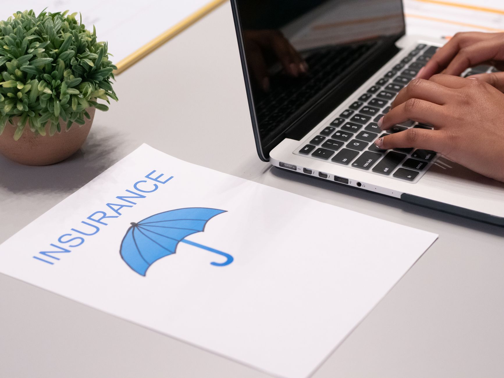 Workation planen: Arbeitgeber, Versicherung, Internet